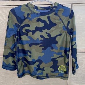 Gap Toddler Camo Print Swim Rash Guard Size 2T